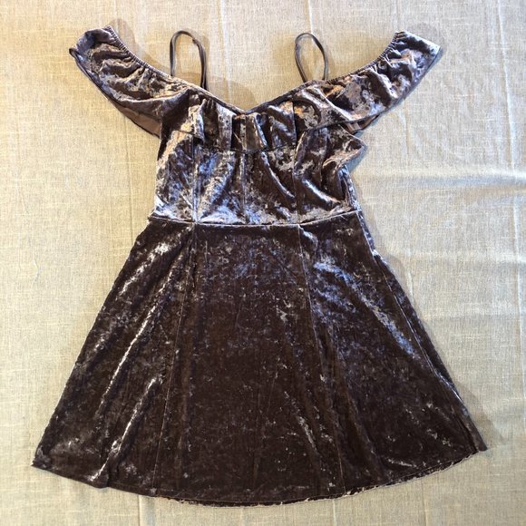 American Eagle Outfitters Dresses & Skirts - American Eagle Crushed Velvet Dress